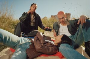 JBL Charge 5 vs Marshall Emberton II comparação JBL Charge 5 vs Marshall Emberton II comparação