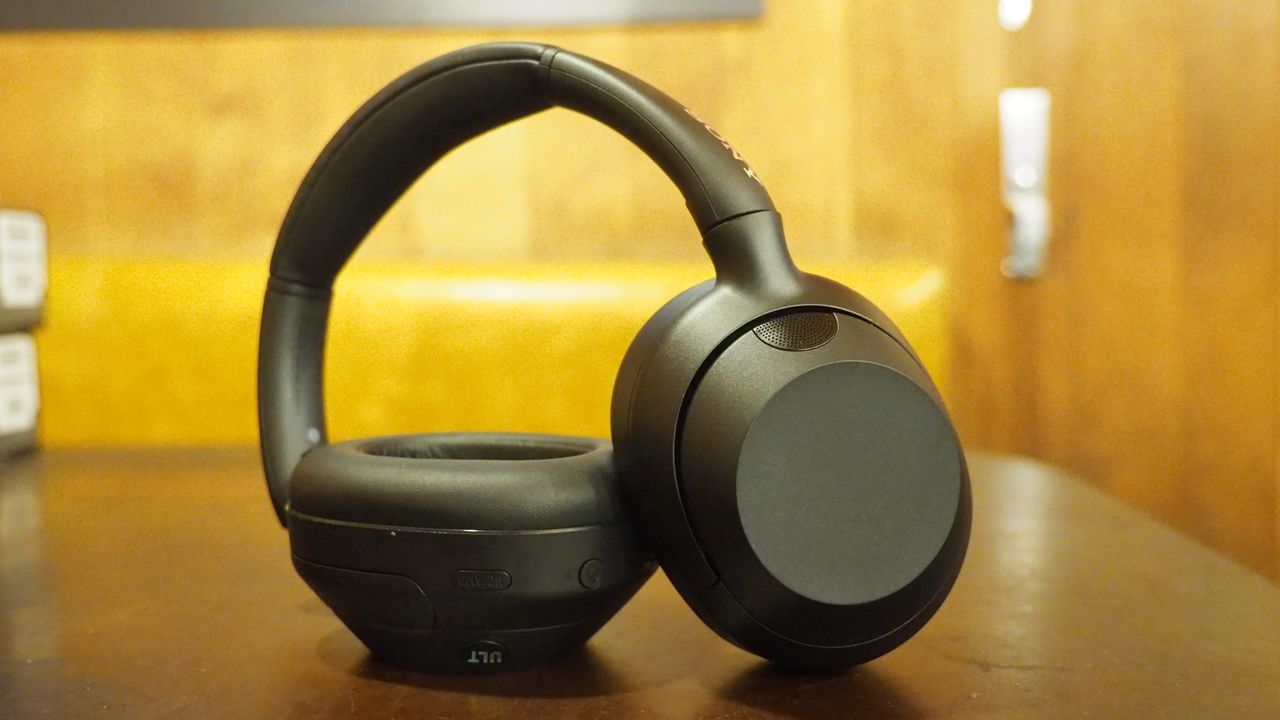 Sony WH-1000XM4 vs ULT Wear comparação Sony WH-1000XM4 vs ULT Wear comparação